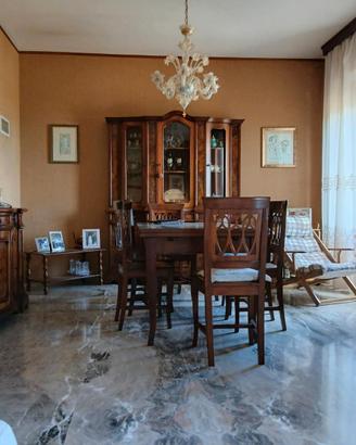 Appartamento su intero piano palazzina vista mare