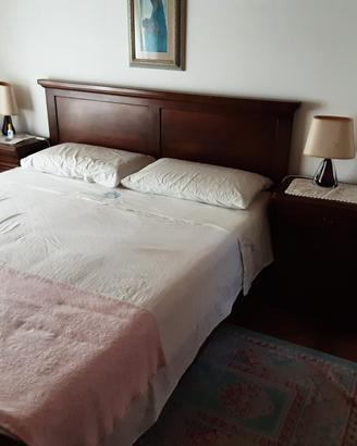 Camera da letto matrimoniale in legno massello