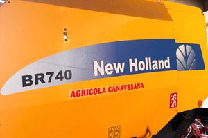 ROTOPRESSA NEW HOLLAND BR740