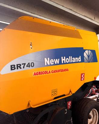 ROTOPRESSA NEW HOLLAND BR740