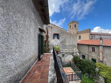 3 LOCALI A ROCCA MASSIMA