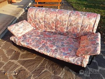 Divano letto matrimoniale con doghe in legno