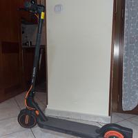 Monopattino Xiaomi Mi Electric Scooter 4 GB Nero