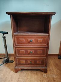 comodino in legno