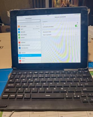 iPad 16gb Apple con tastiera e custodia compresa