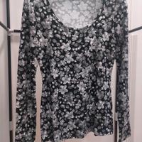 UDQ - Maglia maniche lunghe fondo nero con fiori 