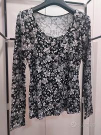 UDQ - Maglia maniche lunghe fondo nero con fiori 