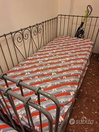 Letto in ferro a doghe e materasso