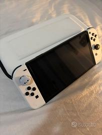Switch Oled Bianca con scheda di memoria da 256gb