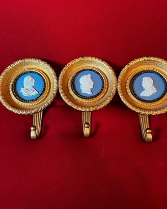 Appendiabiti in ottone con cammeo 