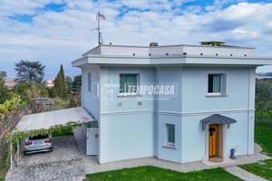 VILLA VISTA LAGO NUOVA COSTRUZIONE