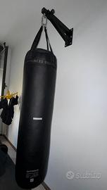 Sacco da box a muro con staffa