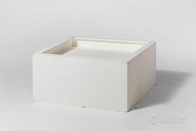 Pedana plinto in legno con striscia led