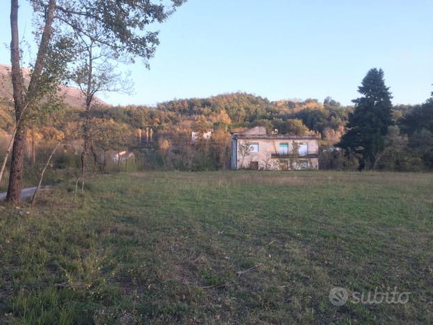 Casa rurale più terreno agricolo