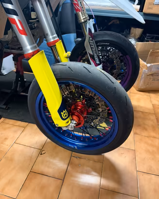 cerchi motard 17 gommati