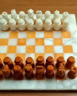 Scacchiera in marmo con scacchi♟️♟️