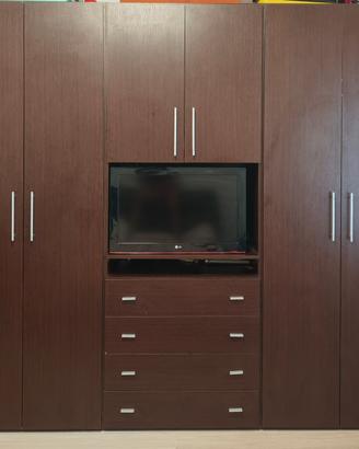 armadio +TV funzionante