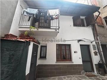 Casa terra-cielo particolare