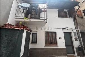 Casa terra-cielo particolare