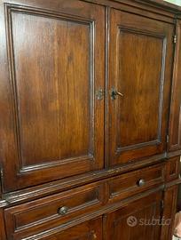 Credenza in legno massiccio