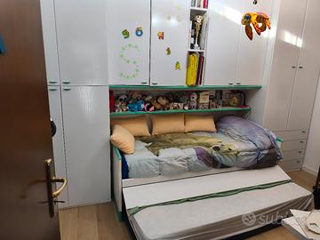 cameretta  a ponte con rete a doghe e in più 2 mat