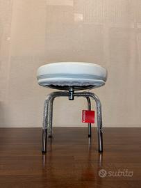 Sgabello Charlotte Perriand LC8 di Cassina