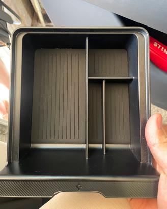 Organizer/portaoggetti   Spigen per Tesla