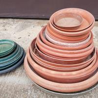 Sottovasi rotondi, per fiori , in plastica