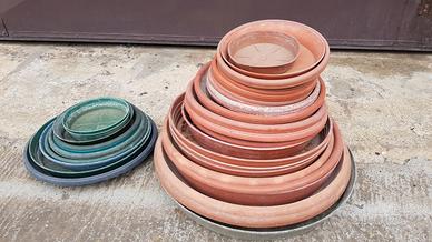 Sottovasi rotondi, per fiori , in plastica