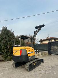 E210 Escavatore Volvo 27 q EC27C