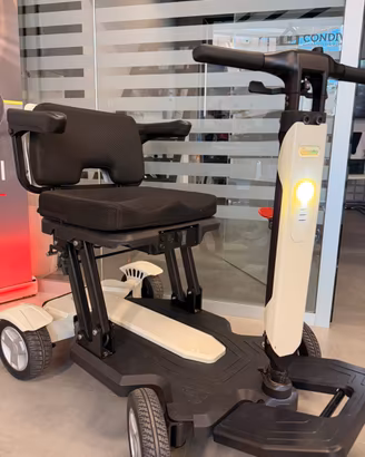 Seggiola pieghevole elettrificata da viaggio