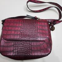 Borsa a tracolla bordeaux effetto coccodrillo ediz
