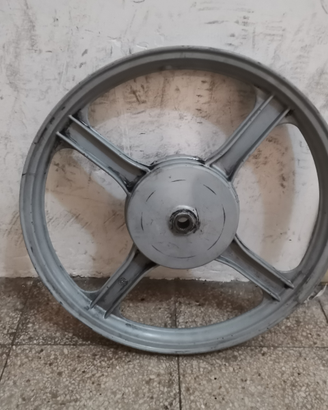 Cerchio in lega per motorino piaggio