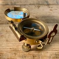 Bussola in ottone con supporto regolabile