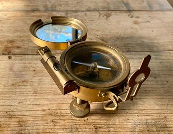 Bussola in ottone con supporto regolabile