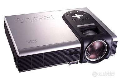 Videoproiettore BENQ inclusi lampada e supporto.