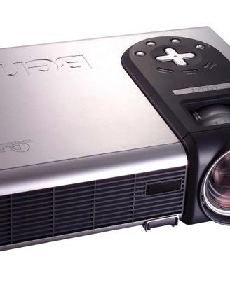 Videoproiettore BENQ inclusi lampada e supporto.