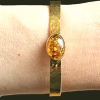 Bracciale rigido con ambra