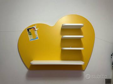Pannello sagomato a forma di cuore con più ripiani