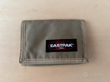 Portafoglio a Strappo 3 Ante nuovo della EASTPAK