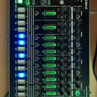 Drum machine roland tr8 usato