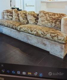 2 divani più lampadario  più 3 plik da muro