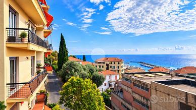 5 LOCALI A IMPERIA