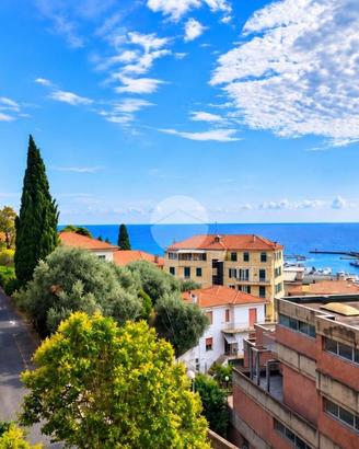 5 LOCALI A IMPERIA