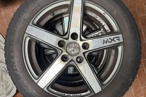Gomme invernali con cerchi in lega 16