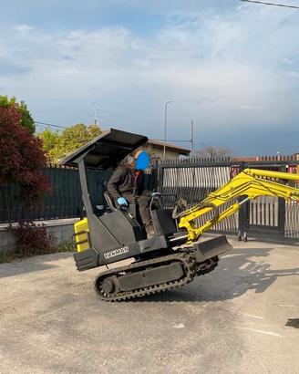 E139 Mini escavatore 17 q Yanmar B17