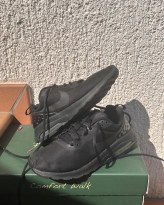 Scarpe da ginnastica Nike Air taglia 37,5