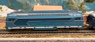 Lima : locomotiva ,con due carrozze e alimentatore