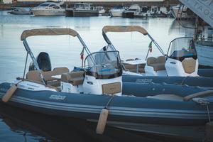 Salpa Soleil 23 con Suzuki 200 Hp