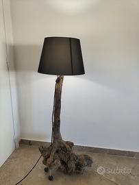 lampada artigianale con radice di pianta di ulivo